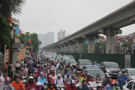 Hà  Nội: Lại ùn tắc kinh hoà ng ở phía Tây Nam