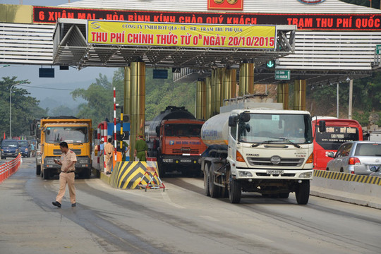 Bức xúc trạm Lương Sơn thu phí cao, dân tụ tập phản đối