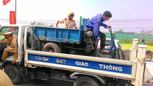  Hà  Nội:  Xử­ lý nghiêm xe ba gác tự chế, xe thương binh giả