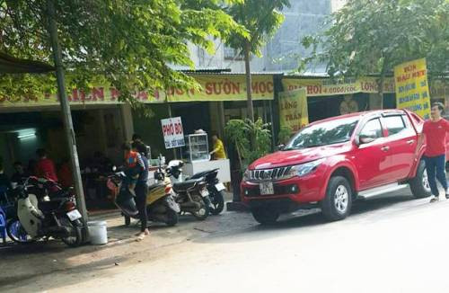 Phường Hà  Cầu “ Quận Hà  Đông “ Hà  Nội: Vỉa hè để xe máy, lòng đường bị ô tô nuốt gọn