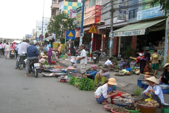 Hà  Nội: Kiểm tra, xử­ lý các vi phạm lấn chiếm vỉa hè, lòng đường