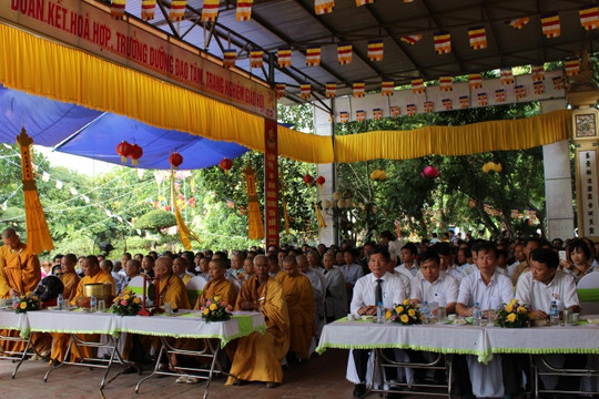 Hà  Nội: Hơn 1.000 người tham dự Đại lễ Phật đản tại chùa Vũ Lăng