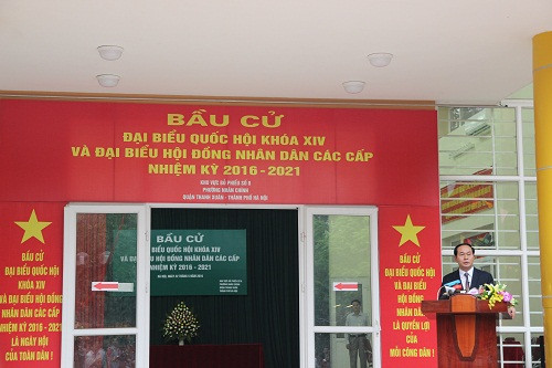 Chủ tịch nước Trần Đại Quang cùng phu nhân bử phiếu bầu cử­ tại quận Thanh Xuân, Hà  Nội