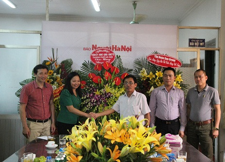  Ban Tuyên giáo Thà nh ủy Hà  Nội chúc mừng báo Người Hà  Nội nhân ngà y báo chí cách mạng Việt Nam