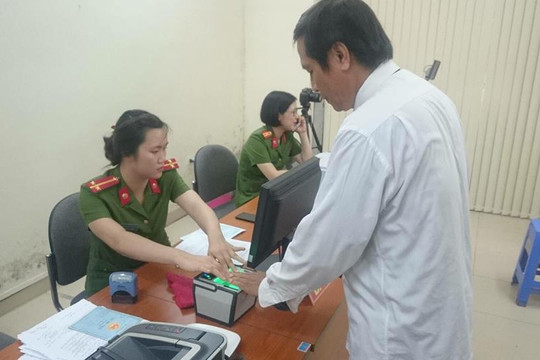 Hà  Nội: Trả thẻ căn cước công dân tại nhà 