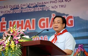 Chủ tịch nước, Thủ tướng chính phủ, Bí thư Thà nh ủy  đánh trống khai giảng tại Hà  Nội