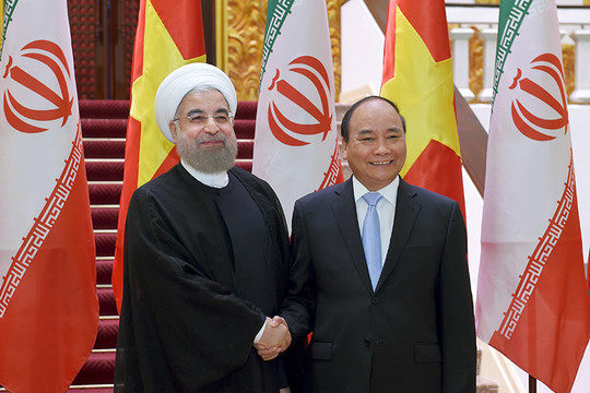 Thủ tướng Nguyễn Xuân Phúc hội kiến Tổng thống Iran