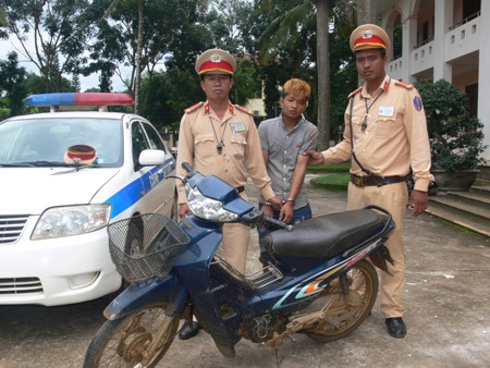 CSGT Đăk Nông: Bắt đối tượng trộm cắp xe máy có hung khí nóng