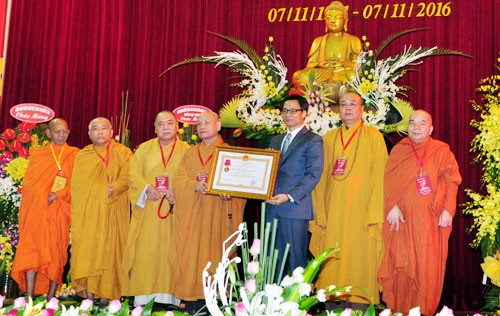 Phó Thủ tướng Vũ Đức Đam dự Đại lễ kỷ niệm 35 năm thà nh lập Giáo hội Phật giáo Việt Nam