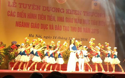 Hà  Nội tuyên dương hơn 700 nhà  giáo mẫu mực