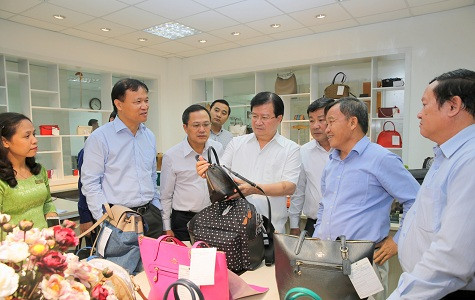 Phó Thủ tướng Trịnh Đình Dũng là m việc với Hiệp hội Da, Già y, Túi xách