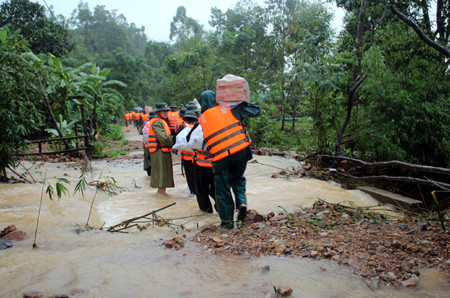 Hỗ trợ khắc phục thiệt hại bão số 4, 7 và  mưa lũ miửn Trung