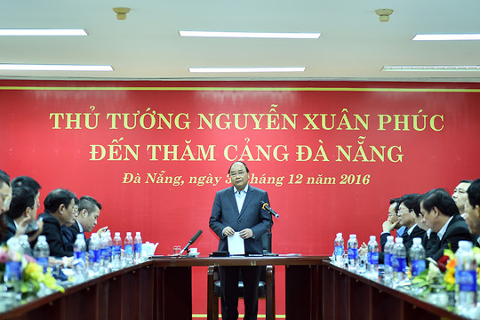 Thủ tướng thăm Trung tâm Phối hợp tìm kiếm cứu nạn hà ng hải Khu vực II và  Cảng Đà  Nẵng  