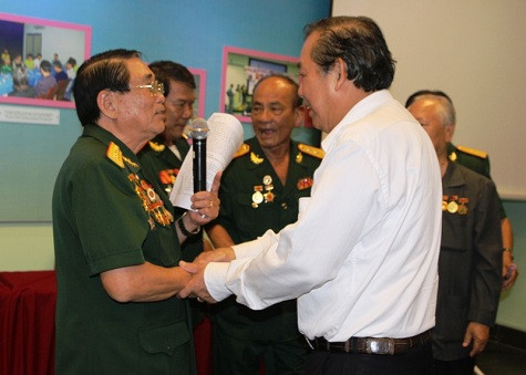 Phó Thủ tướng Thường trực Trương Hòa Bình gặp mặt cựu chiến sĩ cách mạng bị địch bắt tù đà y