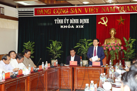 Phó Thủ tướng Chính phủ Vương Đình Huệ chỉ đạo kiểm điểm tại Ban Thường vụ Tỉnh ủy Bình Định