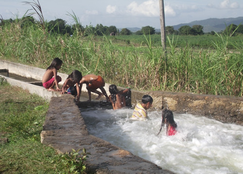 Gia Lai: Đi tắm hồ, 2 em học sinh đuối nước 