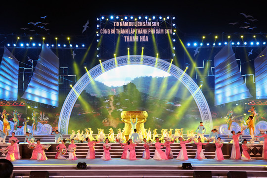 Phó Thủ tướng Vương Đình Huệ dự Lễ hội 110 năm du lịch Sầm Sơn