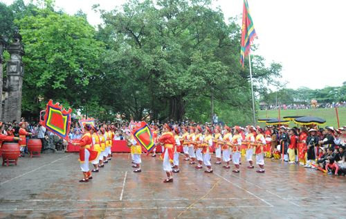 Hà  Nội: Vử Gia Lâm đi lễ hội Gióng Phù Đổng 