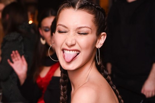 Muốn “bán cả thiên hạ” để đổi lấy một nụ cười mỹ nhân Bella Hadid