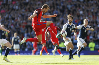 Harry Kane cứu tuyển Anh thoát thua vào phút bù giờ