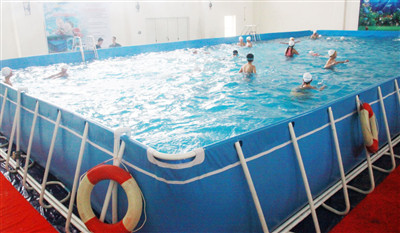 Phòng, chống đuối nước cho trẻ em tại Đông Anh: Hiệu quả từ bể bơi thông minh