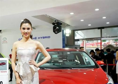 Thuế, phí đẩy giá ô tô tại Việt Nam lên cao