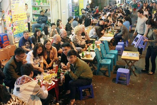 Giữ hay bỏ văn hóa vỉa hè?