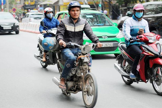 Hạn chế phương tiện cá nhân: Bắt đầu từ xe máy cũ nát