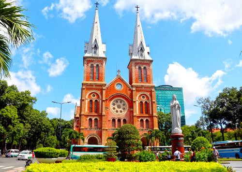 Nhà thờ Đức Bà Sài Gòn bắt đầu được trùng tu