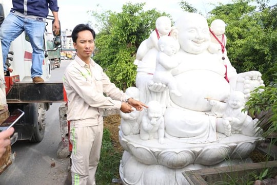 Trộm tượng Phật Di Lặc mang về nhà để thờ