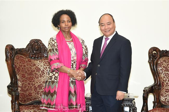Thủ tướng Nguyễn Xuân Phúc tiếp Bộ trưởng Quan hệ quốc tế và Hợp tác Cộng hòa Nam Phi