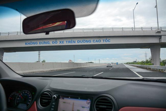 Lái xe trên cao tốc tài xế cần có kỹ năng, ý thức
