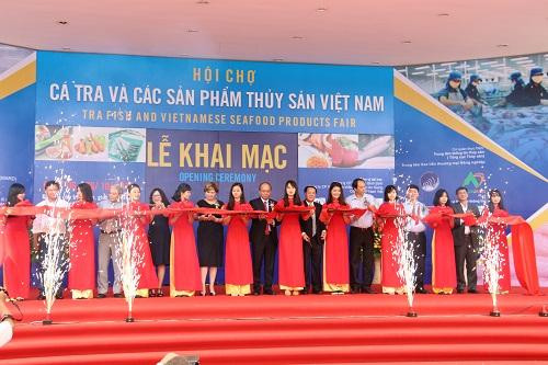 Khai mạc Hội chợ cá Tra và các sản phẩm thủy sản Việt Nam