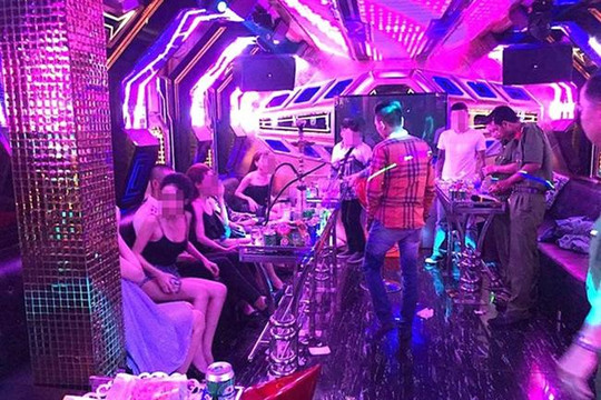 Gần 100 nam nữ thác loạn trong karaoke “chui” ở Sài Gòn