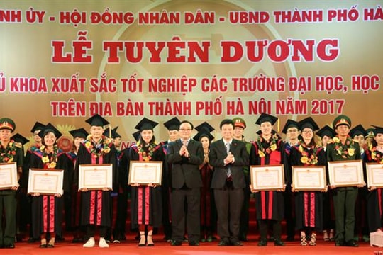 Hà Nội tuyên dương 84 thủ khoa xuất sắc năm 2017