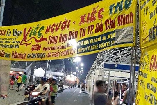 Yêu cầu gánh xiếc trả lại tiền vé cho khán giả