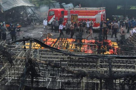 Nổ nhà máy sản xuất pháo hoa Indonesia, 27 người chết