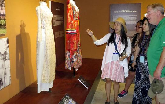 Xem áo dài Việt Nam trong thăng trầm lịch sử