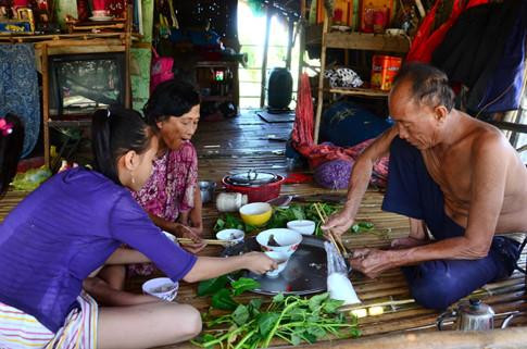 Một ngày ở xóm Việt kiều… nghèo