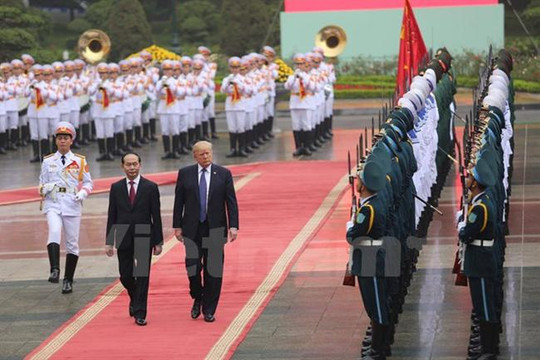 Chủ tịch nước Trần Đại Quang chủ trì lễ đón Tổng thống Donald Trump