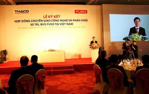 Thaco ký hợp đồng chuyển giao công nghệ và phân phối xe tải, xe bus Fuso tại Việt Nam