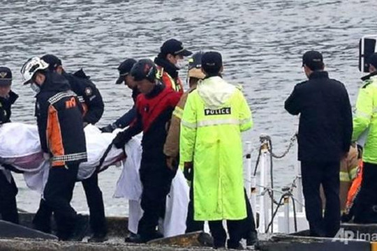 Hàn Quốc: 13 người chết trong vụ va chạm tàu gần cảng Incheon