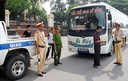 Hà Nội: Xử phạt 418 vi phạm về giao thông và trật tự đô thị