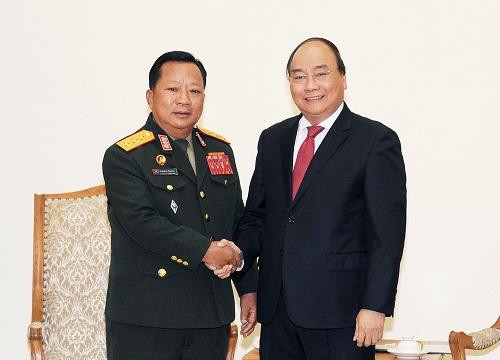 Thủ tướng Nguyễn Xuân Phúc tiếp Bộ trưởng Quốc phòng CHDCND Lào