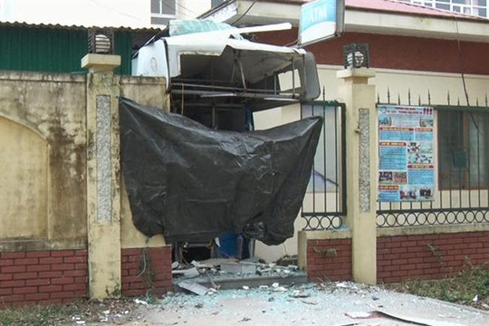 Nghệ An: Nổ tan cây ATM lúc rạng sáng, phòng bảo vệ rung chuyển