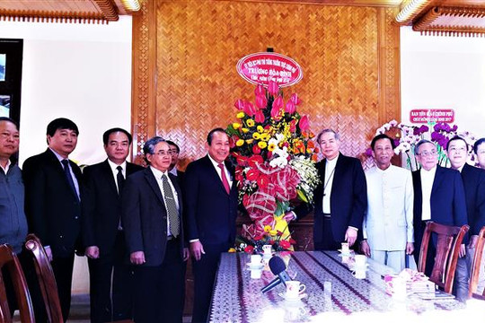 Phó Thủ tướng Trương Hòa Bình chúc mừng Giáng sinh tại Kon Tum, Gia Lai