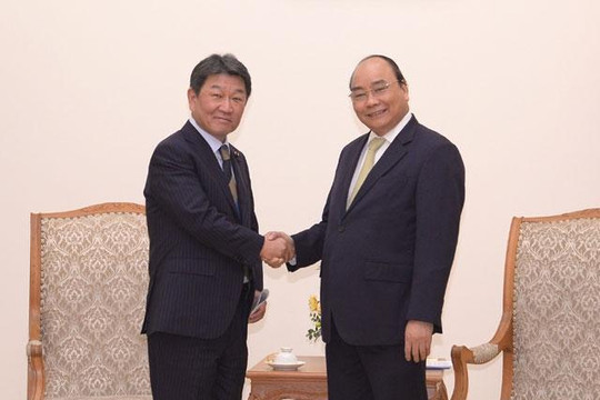 Thủ tướng Nguyễn Xuân Phúc tiếp Bộ trưởng Tái thiết kinh tế Nhật Bản