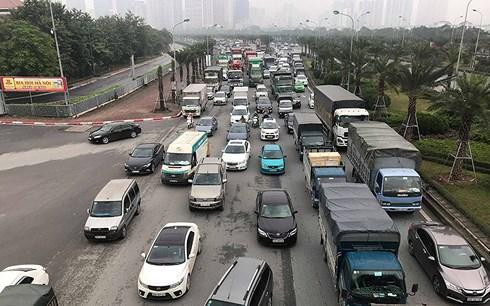 Tai nạn ô tô liên hoàn trên Đại lộ Thăng Long, giao thông ùn tắc