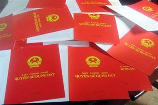 Bộ Tài chính bỏ đề xuất đánh thuế VAT sang tên "sổ đỏ"
