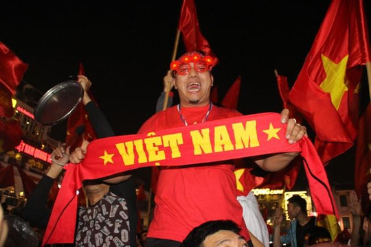 Đêm Thủ đô 'không ngủ' mừng chiến thắng của U23 Việt Nam